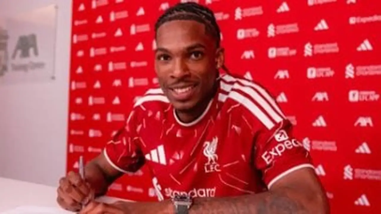 ليفربول يعلن رسميًا ضم جيريمى جاكيه بعقد يمتد حتى 2031